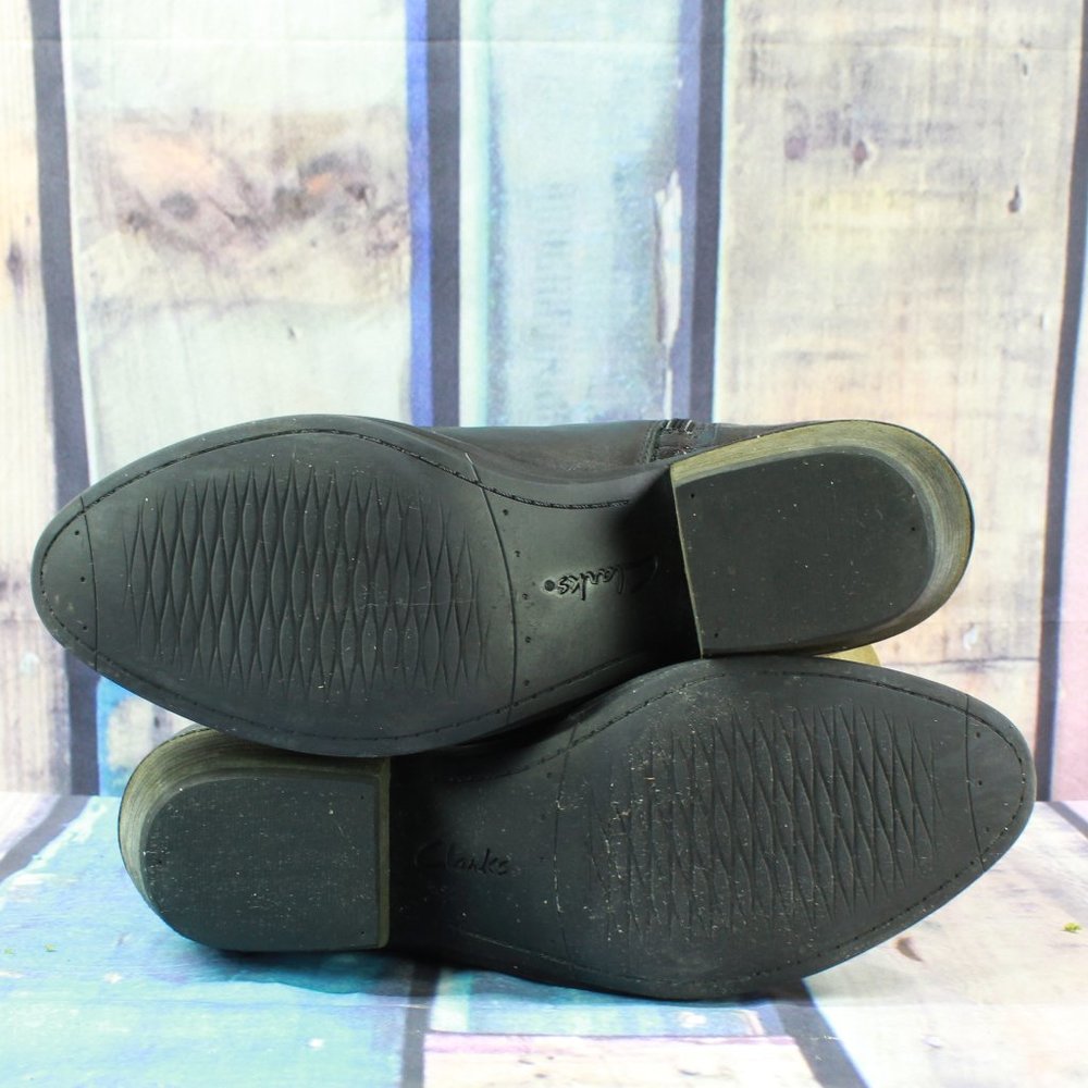 CLARKS Black Croc Leather Side Zip Fashion Ankle Boots Size 8.5 M - Picture 9 of 9